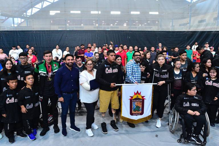 Abanderan a deportistas de Culiacán para los Estatales de la Conade