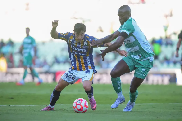 Atlético de San Luis le pasó por encima a unos alicaídos Santos Laguna.