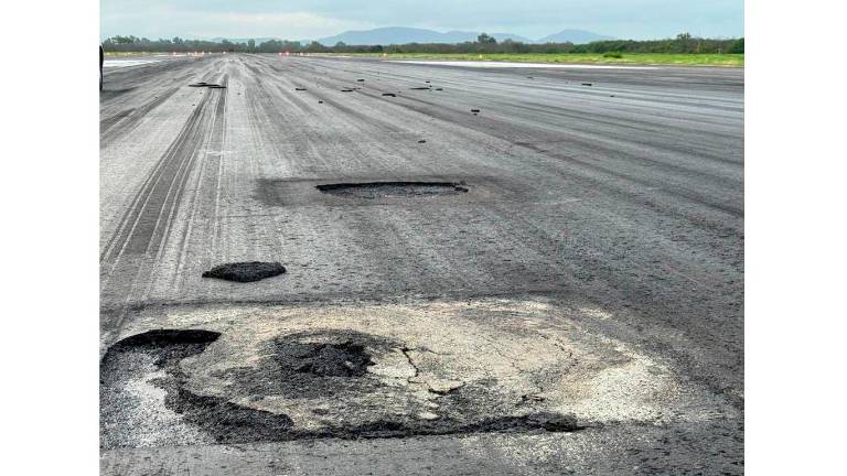 Condiciones de la pista de aterrizaje del aeropuerto de Mazatlán denunciadas hace una semana.