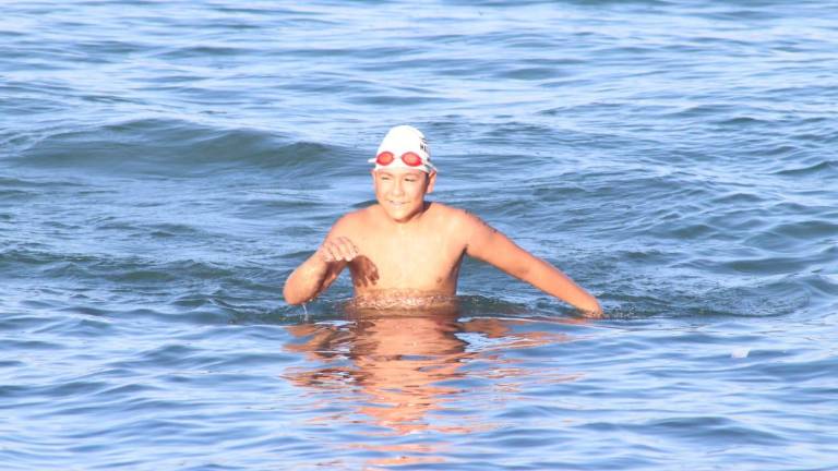 Los escualos se dieron cita en Playa Norte para lograr su pase al Estatal.