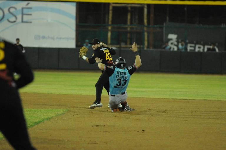Mayos se guarda la escoba ante Naranjeros