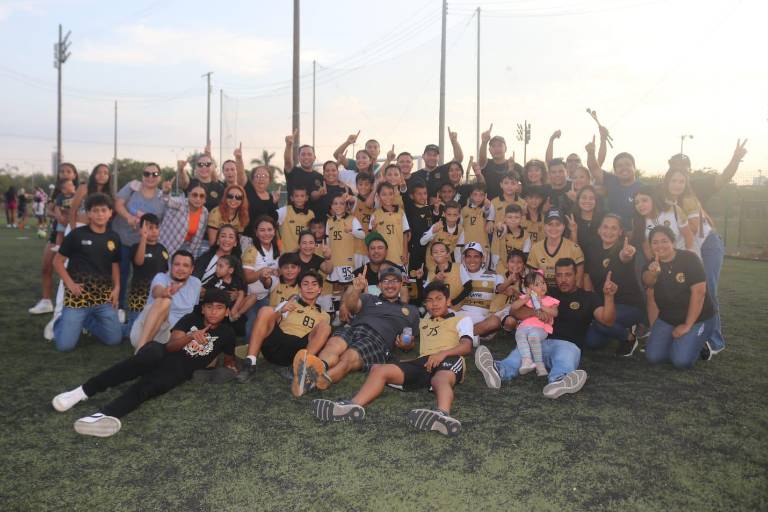 ¡Brilla Dorados como campeón de la categoría Osos 2013!