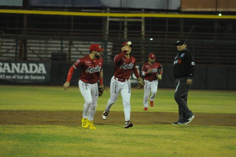 Los Águilas se quedan con el primero de la serie ante Mayos