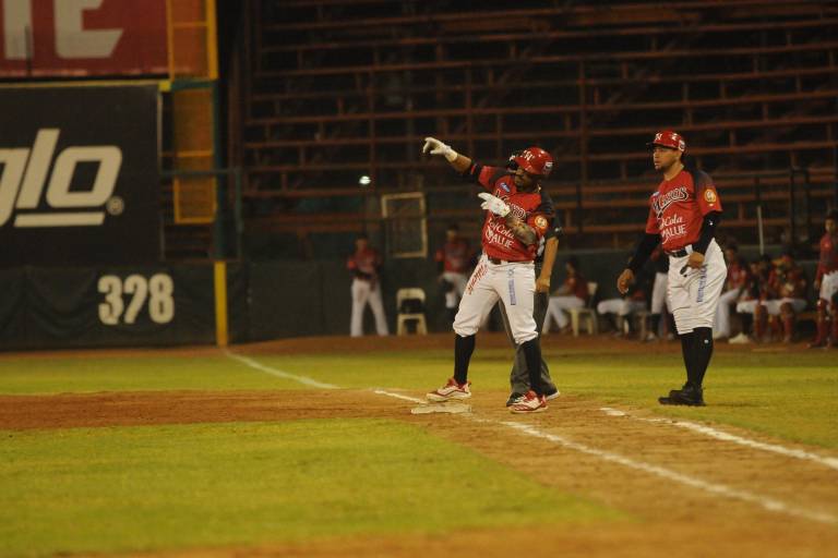 Mayos viene de atrás y deja a Sultanes tendido en el terreno