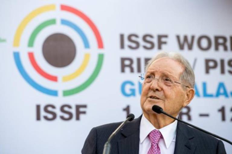 Fallece Olegario Vázquez Raña, empresario fundador de Grupo Ángeles