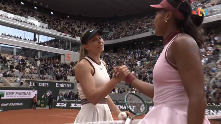 Paula Badosa debutó con triunfo en Roland Garros, al vencer a Naomi Osaka.
