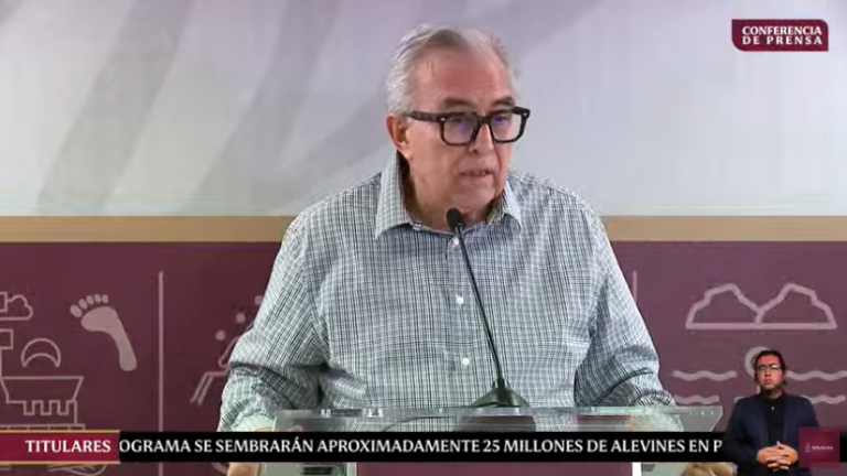 El Gobernador de Sinaloa Rubén Rocha Moya sostiene que es moda de árboles de mangle, no tala, en el arroyo Jabalines.