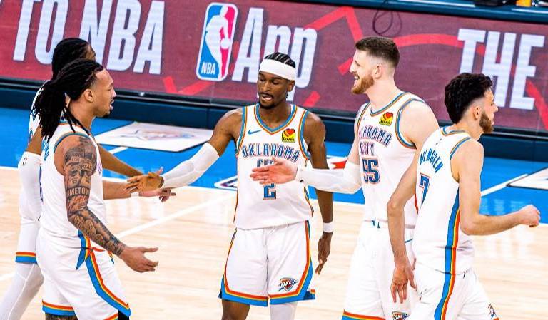 Los Thunder sobreviven a un descomunal Jokic y dejan a los Nuggets al límite