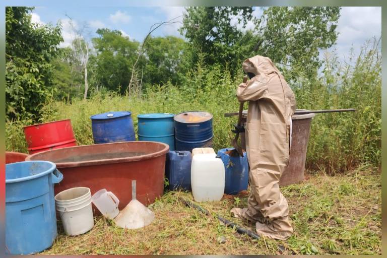 Ejército asegura centros químicos para drogas en Culiacán, Cosalá y Elota