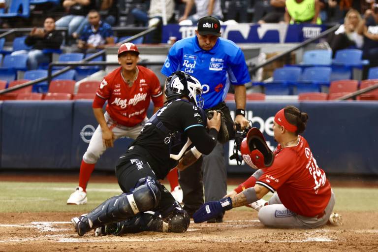 Venados apalean y barren a Sultanes en Monterrey