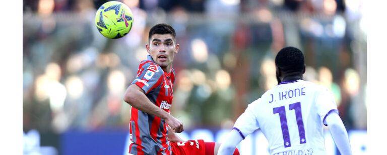 Johan Vásquez fue titular por el Cremonese.