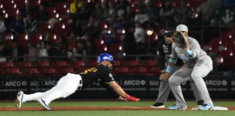 Charros pega primero.