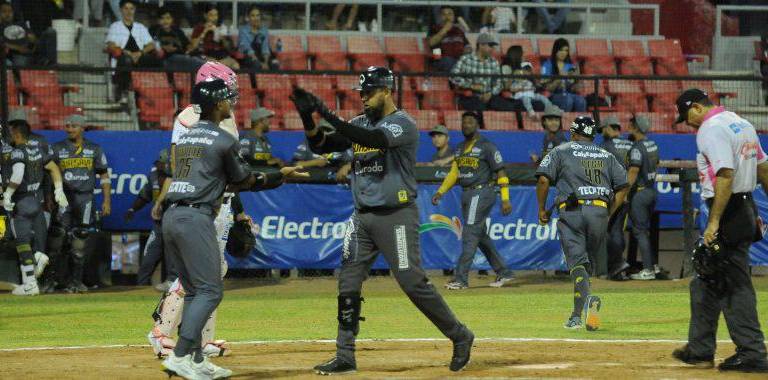 Jesse Castillo superó a Noé Muñoz en carreras impulsadas de todos los tiempos.