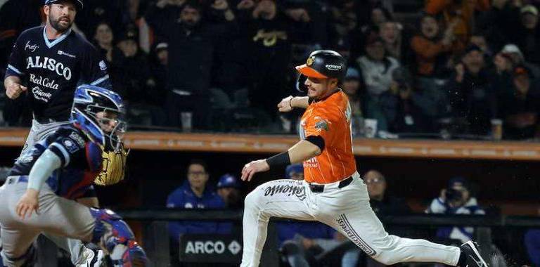 Naranjeros emparejó la serie.