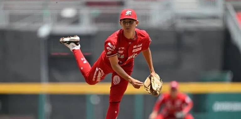 Aarón Castro estampó su rúbrica con Algodoneros de Guasave, dentro de sus “Primeras Firmas”.