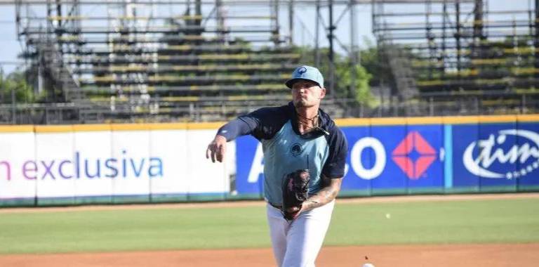 Brandon Koch, durante la práctica de Algodoneros de Guasave.
