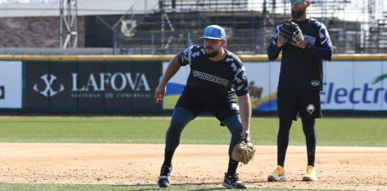 Roberto Ramos ya entrena en el campamento de los Algodoneros de Guasave.