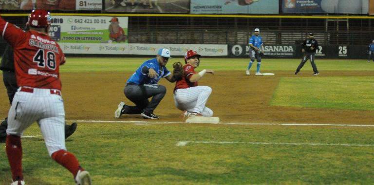 Algodoneros arranca bien la serie.