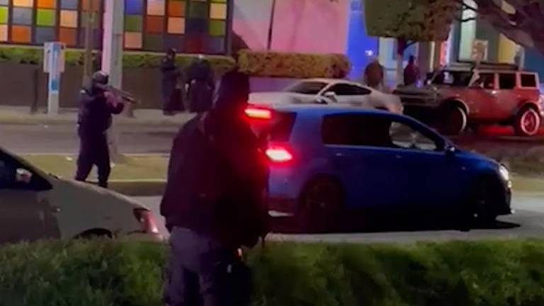 Esta semana, circuló en redes sociales un video en el que elementos policiales interceptan a unos jóvenes a bordo de un vehículo particular.