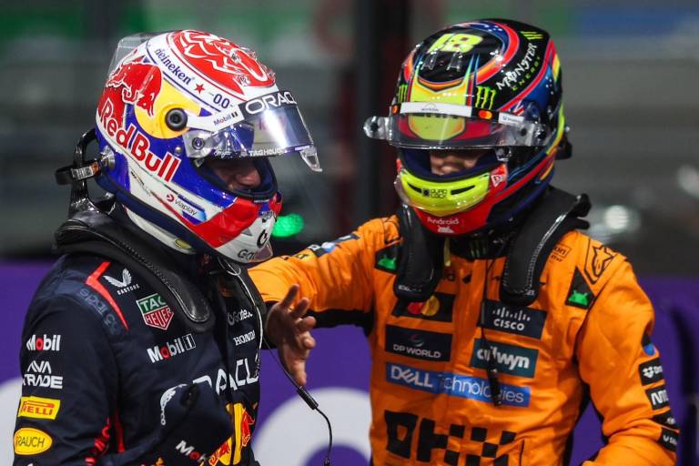 Norris se estrella y Verstappen se apunta a jugarse el liderato con Piastri en Arabia