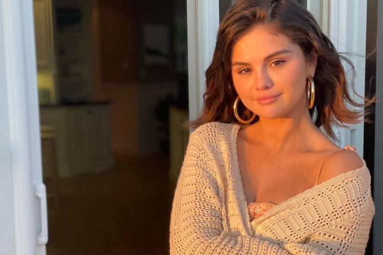Logra Selena Gomez convertirse en millonaria gracias a su empresa ‘Rare Beauty’