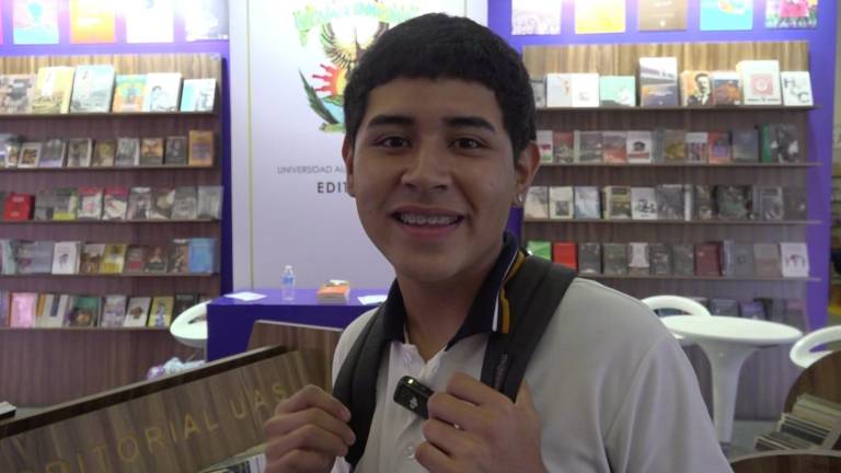 David Cruz, estudiantes que acuden a la FeliUAS.