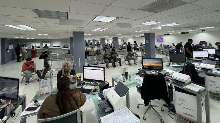 Llaman a ponerse al corriente con descuentos en trámites vehiculares y renovación de licencias en módulos y vía web.