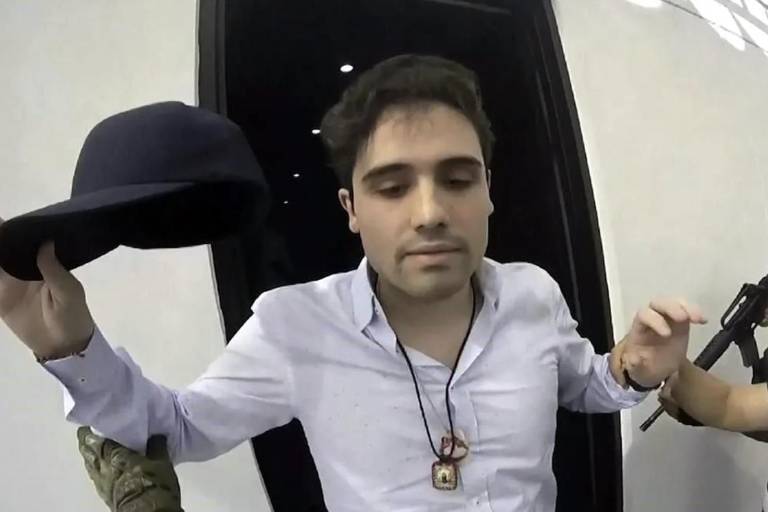 Ovidio Guzmán firma documento para declararse culpable de narcotráfico en EU