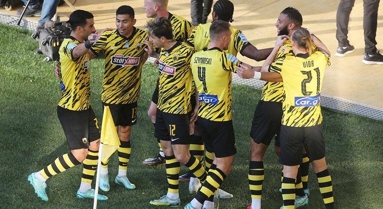 Orbelín Pineda contribuye al triunfo del AEK.