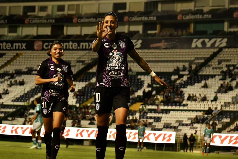 Jenni Hermoso vuelve a Pachuca Femenil