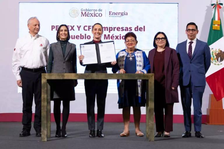 Sheinbaum firma leyes secundarias de reforma energética