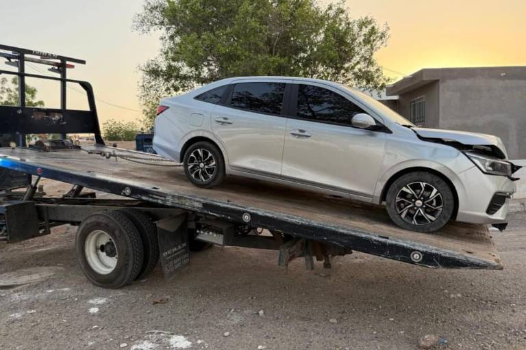 Abandonan auto con armas y ponchallantas en Culiacán; lo asegura la policía