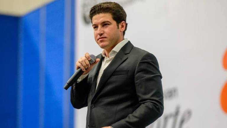 El Mandatario acudió directamente al INE para el tema de su licencia.