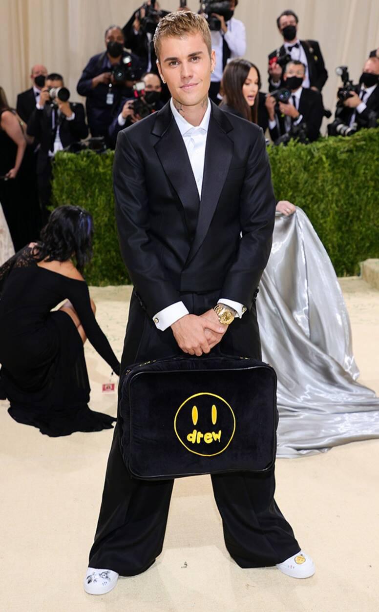 $!Extravagancia y glamour lucen los famosos que asisten al desfile del MET Gala 2021