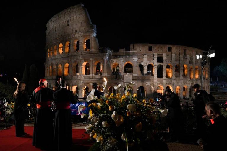 El Viacrucis en el Coliseo: una plegaria viva por el mundo herido