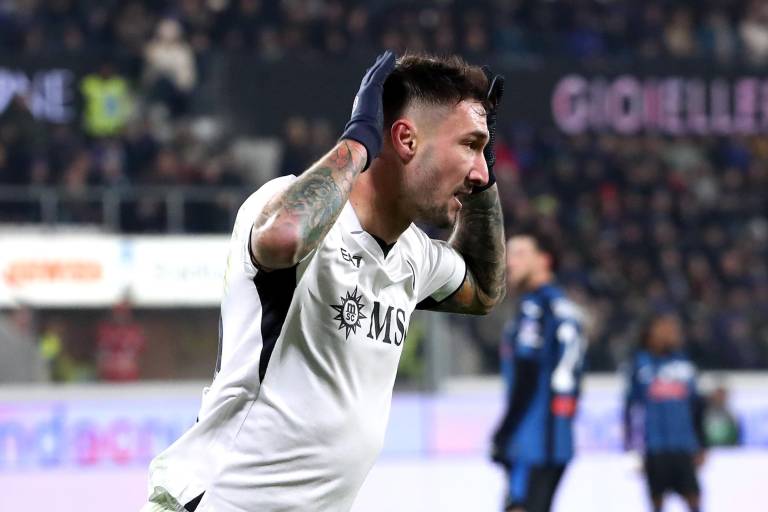 Napoli reafirma su liderato al imponerse al Atalanta