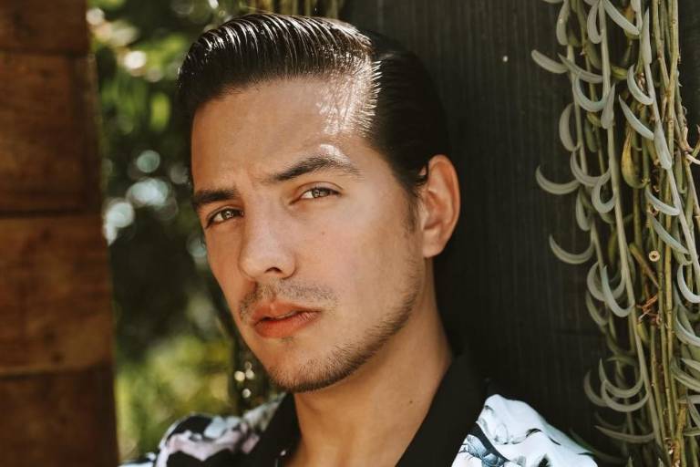 Interpretará Vadhir Derbez a dos personajes en la misma serie