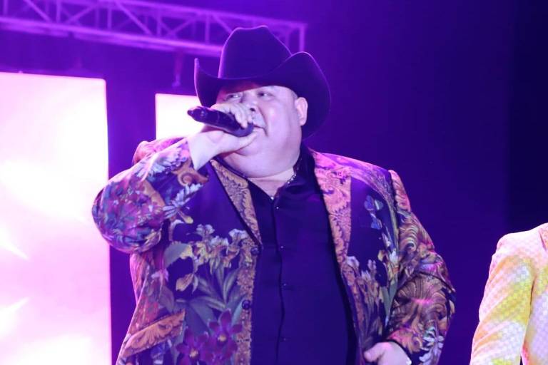 Despojan camioneta a hermano de ‘El Coyote’ en carretera de Culiacán