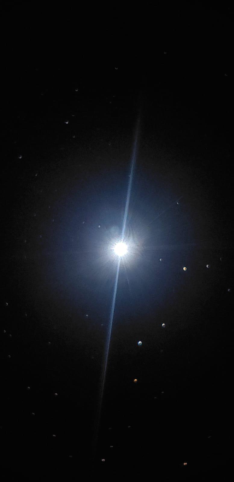 $!‘El Petas’ buscaba al conejo de la luna y se enamoró del universo