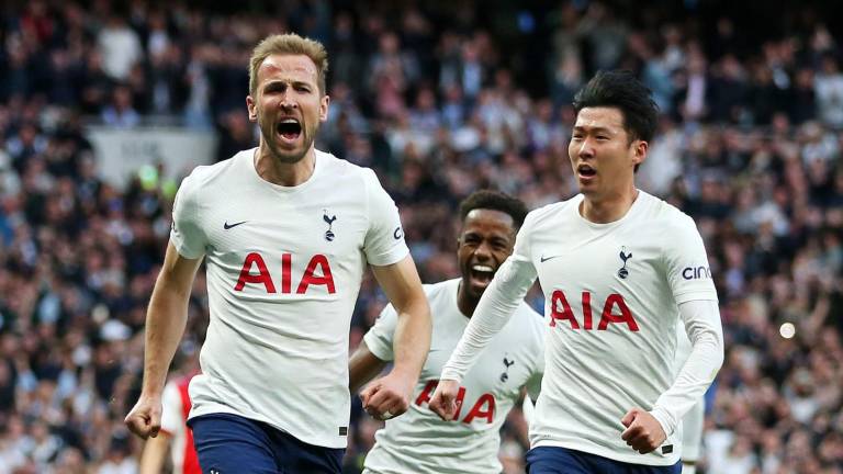 Harry Kane marca dos goles.