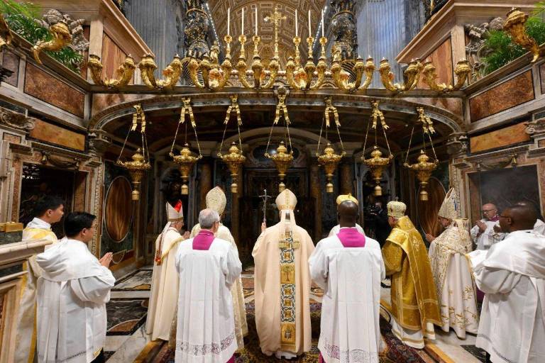 El Papa León XIV inicia su ministerio: ‘¡Es la hora del amor!’