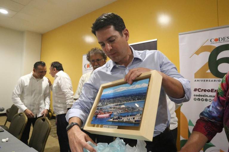 Destaca Sedeco que Puerto Long Beach mueve 9.1 millones de contenedores al año