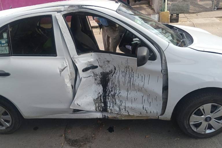 Motociclista choca contra auto y resulta lesionado en Mazatlán