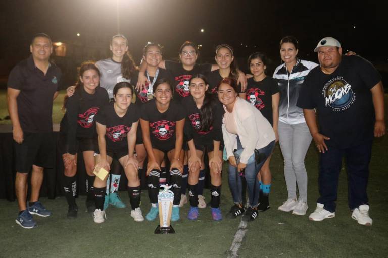 Familia Ríos se corona en Liga Femenil de Vistas del Mar