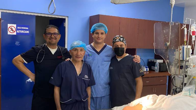 Personal médico del Hospital General de Culiacán que realizaron un procedimiento cardíaco complejo.