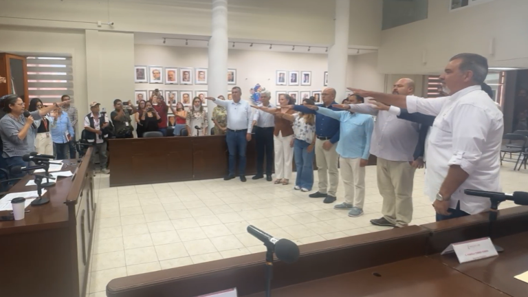Toma de protesta de los integrantes del Comité de Ciudades Hermanas de Mazatlán.