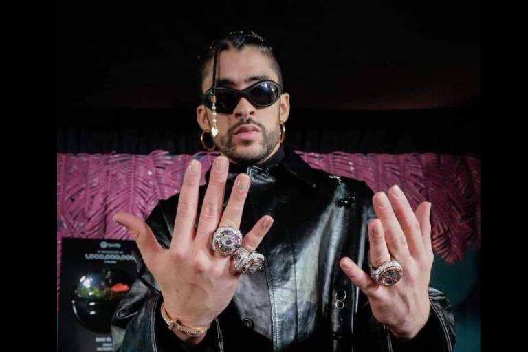 Recibe Bad Bunny lujosas joyas de parte de Spotify por ser el artista más escuchado