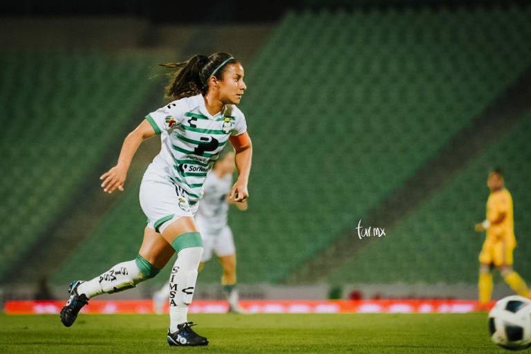 Mazatleca Cinthya Peraza, nominada a mejor mediocampista de Concacaf