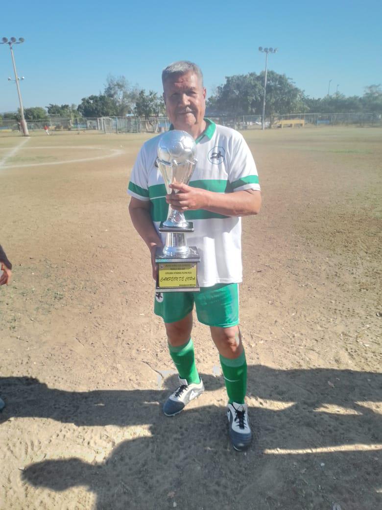 $!Brujildos levantan la Copa de Futbol 65 años, en el Muralla
