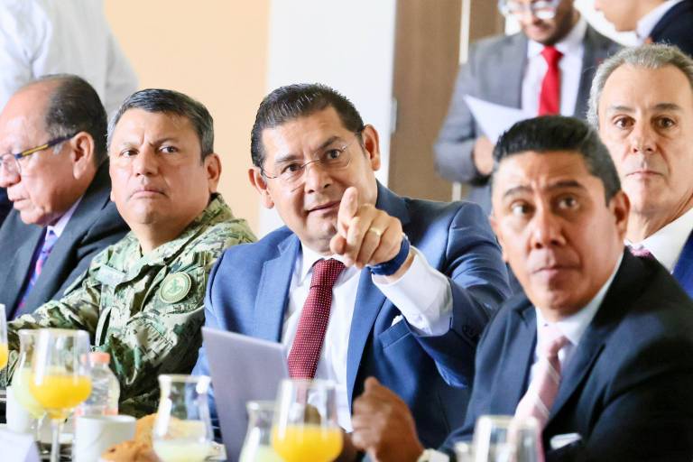 Gobernador de Puebla exhorta a su gabinete y a alcaldes a evitar nexos criminales y no ser omisos